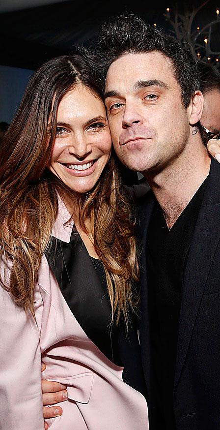 Robbie Williams tillsammans med frun Ayda Field.