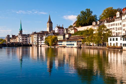 Zürich är världens näst dyraste stad att bo i, slår den scheweiziska banken USB fast i sin årliga listning.