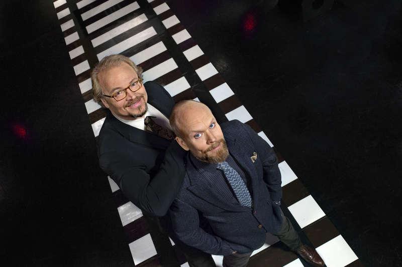 Fredrik Lindström och Kristian Luuk leder ”På spåret”.