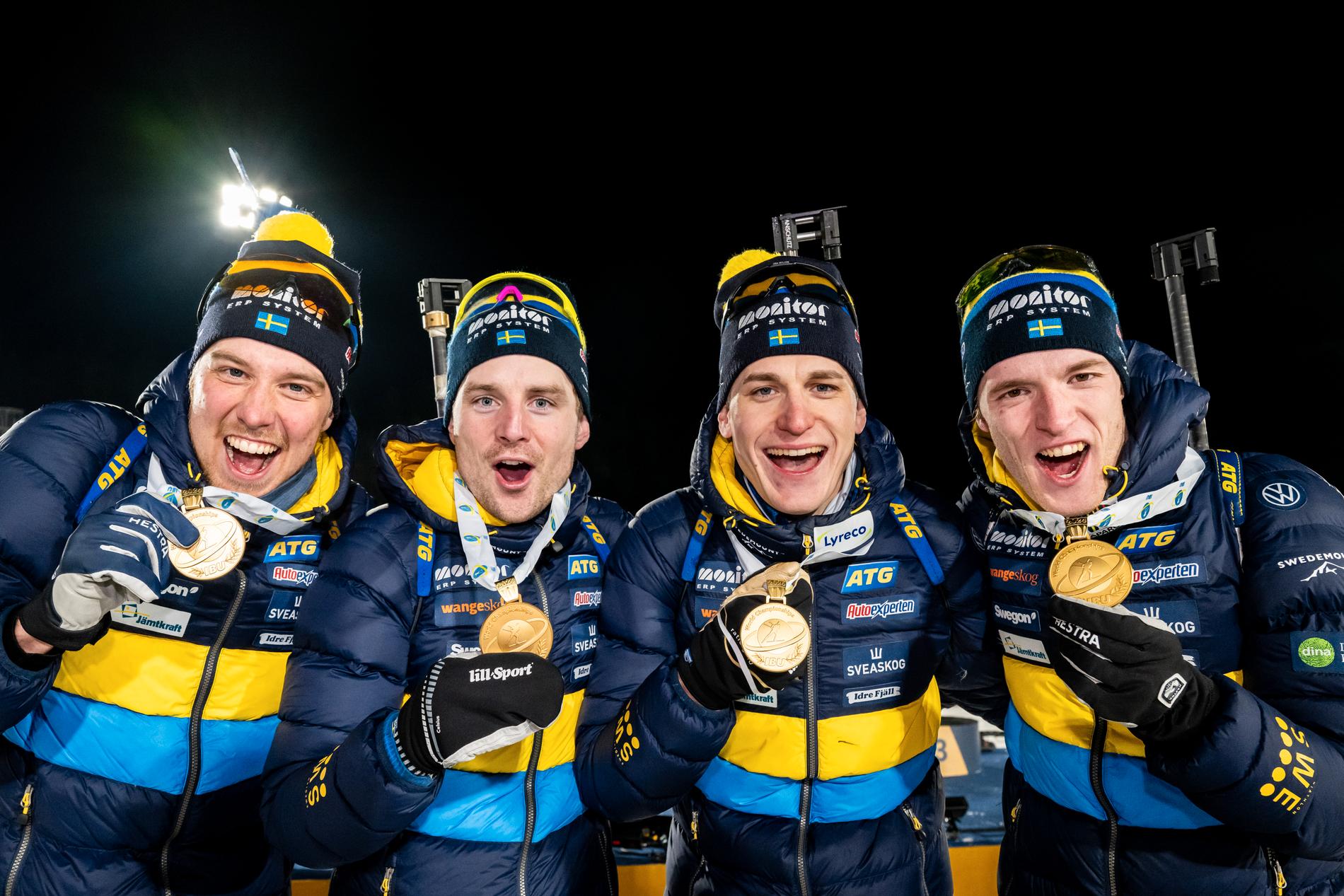 Viktor Brandt, Jesper Nelin, Martin Ponsiluoma och Sebastian Samuelsson jublar med sina guldmedaljer.