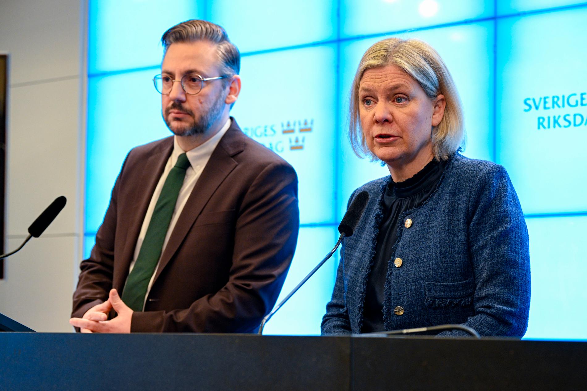S periledare Magdalena Andersson och C:s partiledare Muharrem Demirok presenterade partiernas gemensamma miljöpolitik vid en pressträff på måndagsmorgonen. 