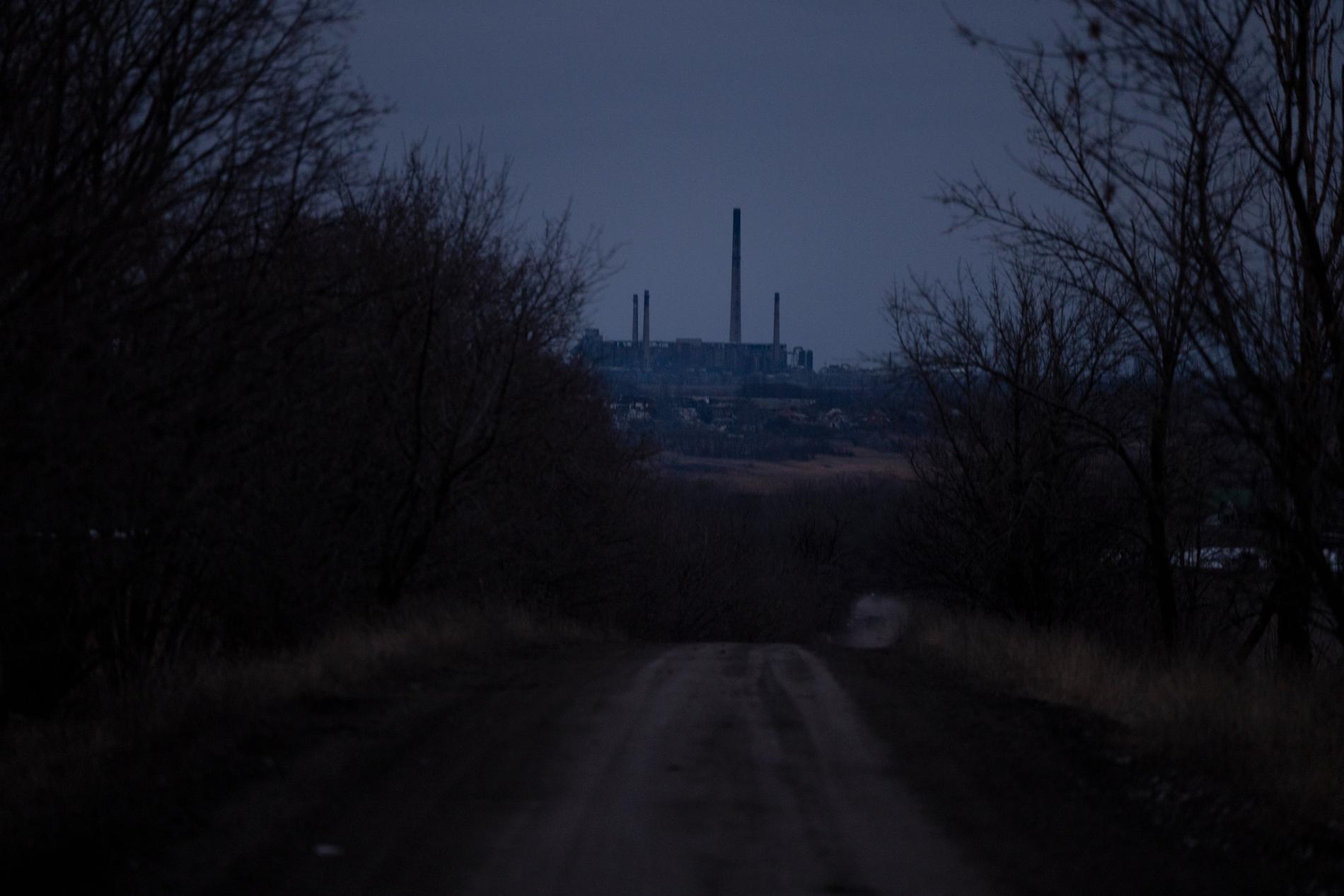 Den stora kemfabriken i Avdiivka hålls av ryska soldater. 