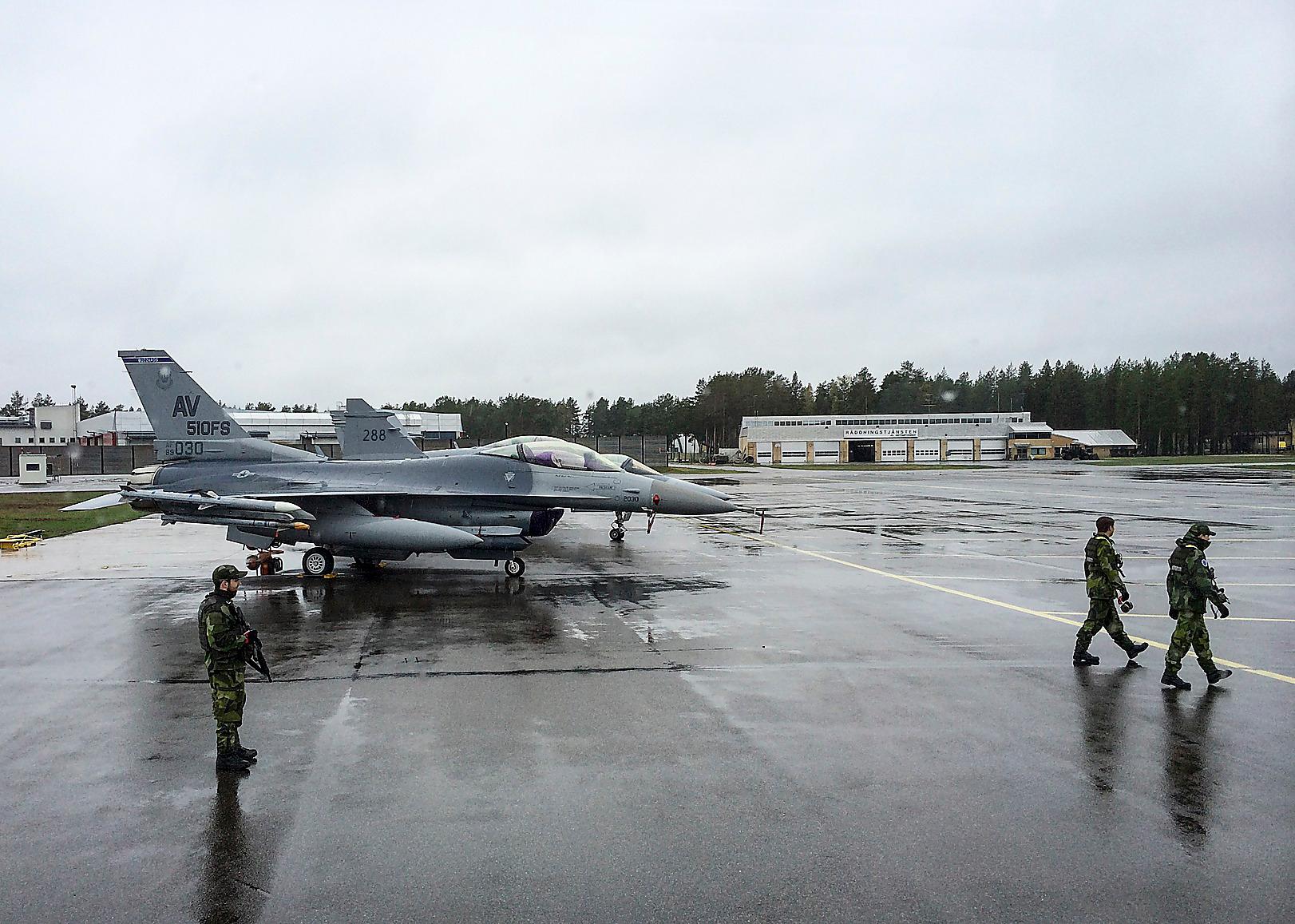 I maj i år ingick över etthundra plan från nio länder i Natoövningen Arctic Challange på F 21 i Luleå. Foto: Susanne Lindholm/TT