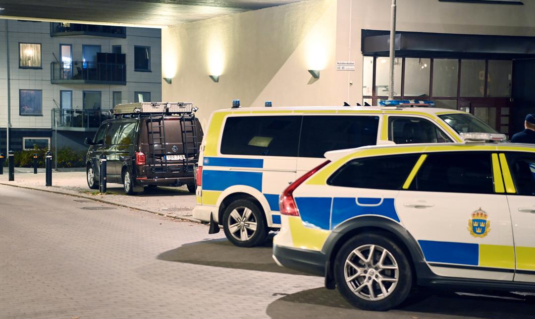 Polisinsats pågår vid i Liljeholmen.