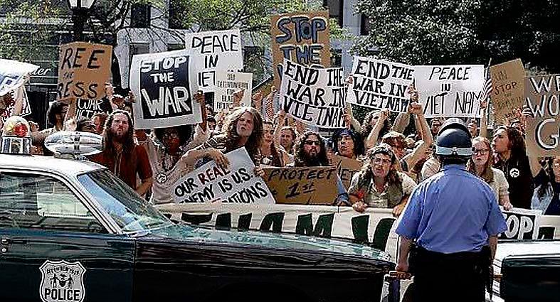 Demonstration mot Vietnamkriget i filmen ”The Post”.