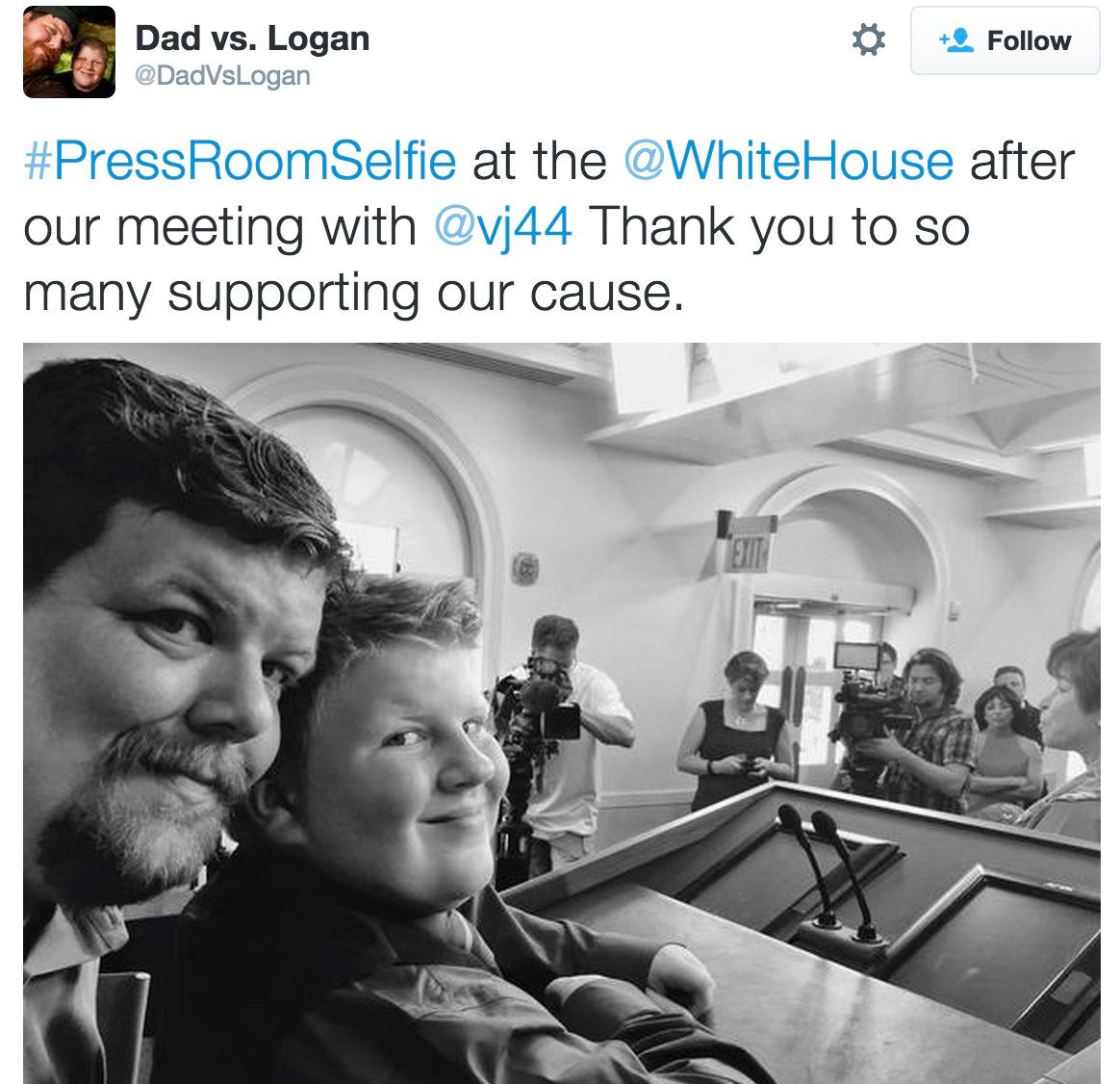 Logan och pappa Josh i Vita husets pressrum.