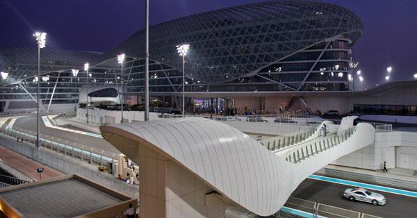 Bro över banan Den nya F1-banan i Abu Dhabi har det mesta och alla vekar lyriska över banan. FOTO: AP