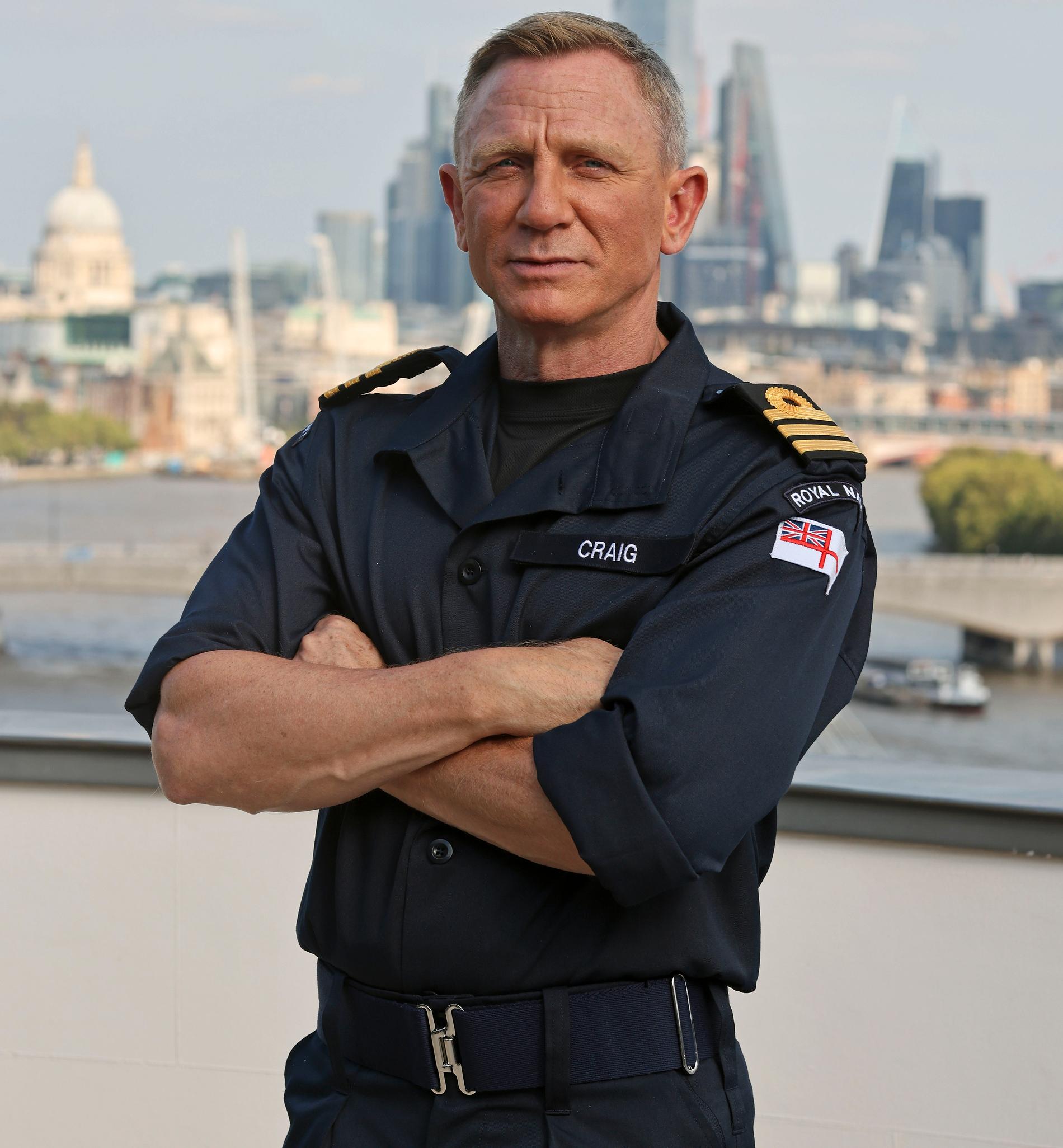 Daniel Craig utnämndes nyligen till heders-kommendör av den brittiska flottan, samma rang som Bond har.