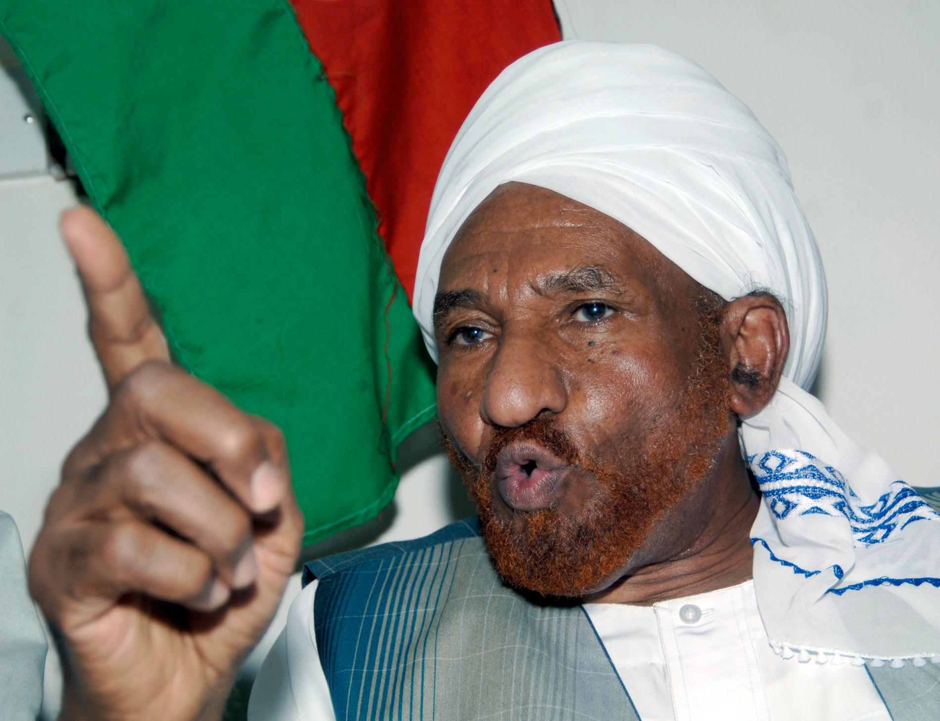 Sadiq al-Mahdi, tidigare premiärminister i Sudan, har avlidit i sviterna av covid-19. Arkivbild.