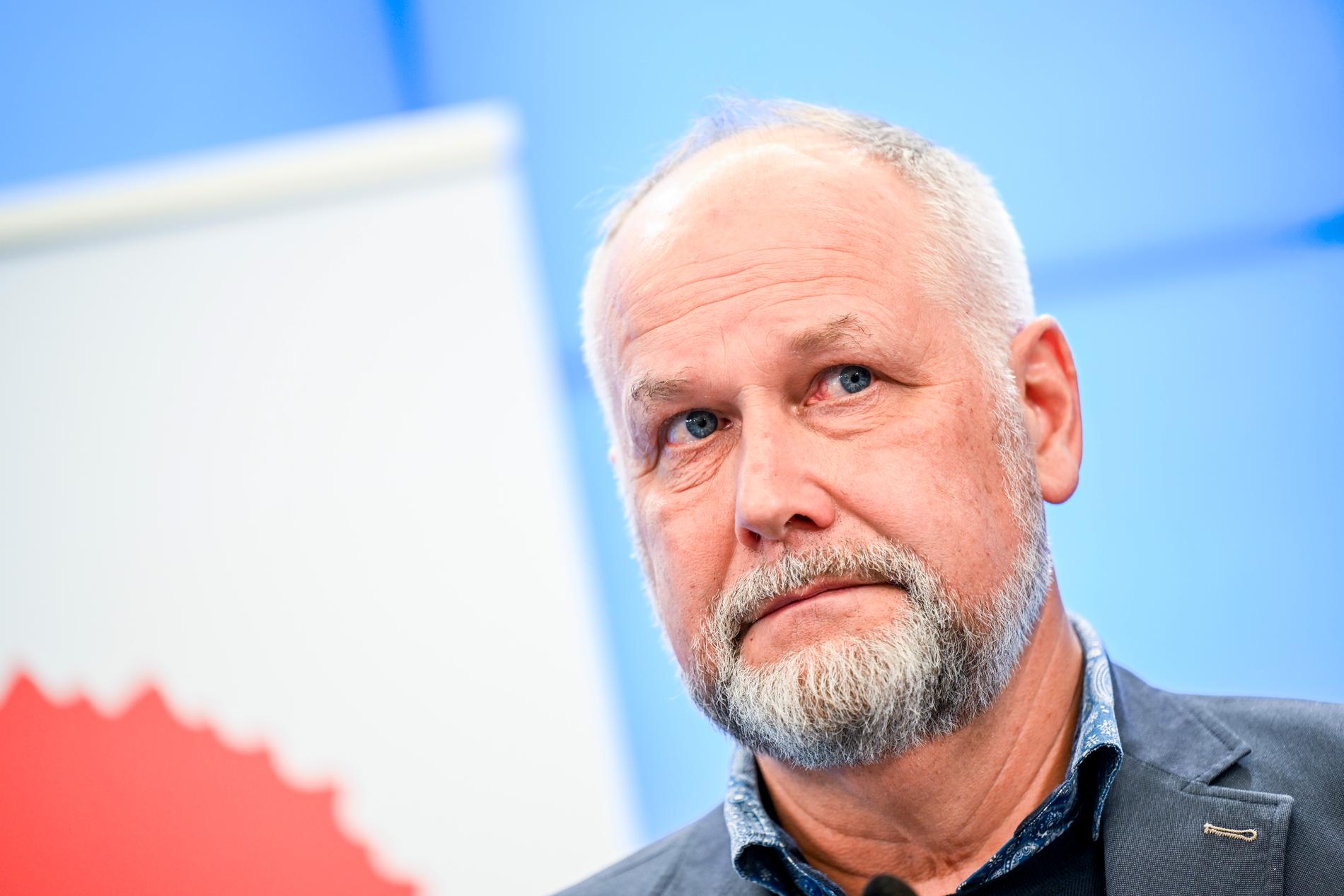 Vänsterpartiets EU-kandidat Jonas Sjöstedt på en pressträff.