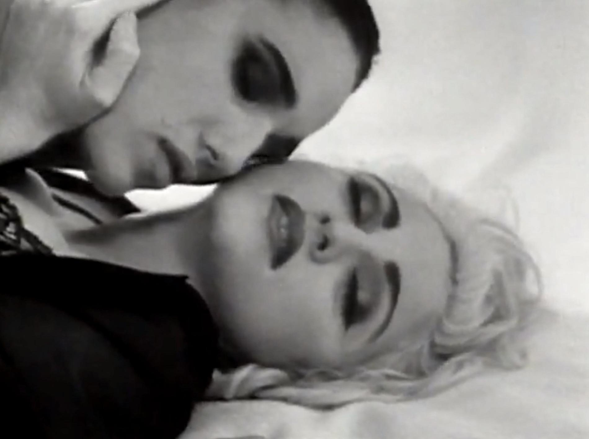 Madonna i sin musikvideo för låten ”Justify my love” 1990, som även den var kontroversiell och förbjöds av MTV.