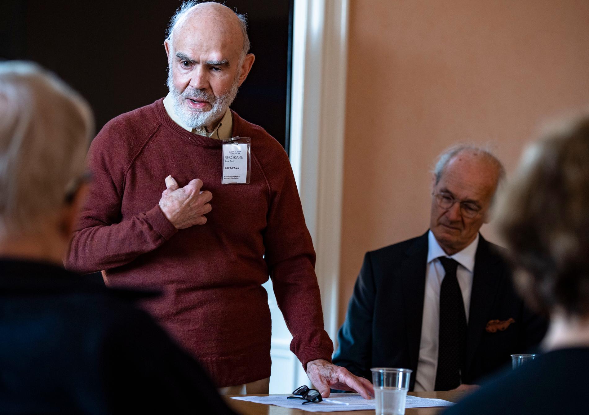 Arne Ruth, med ett förflutet som kulturchef på Dagens Nyheter och Expressen, höll ett kort anförande.