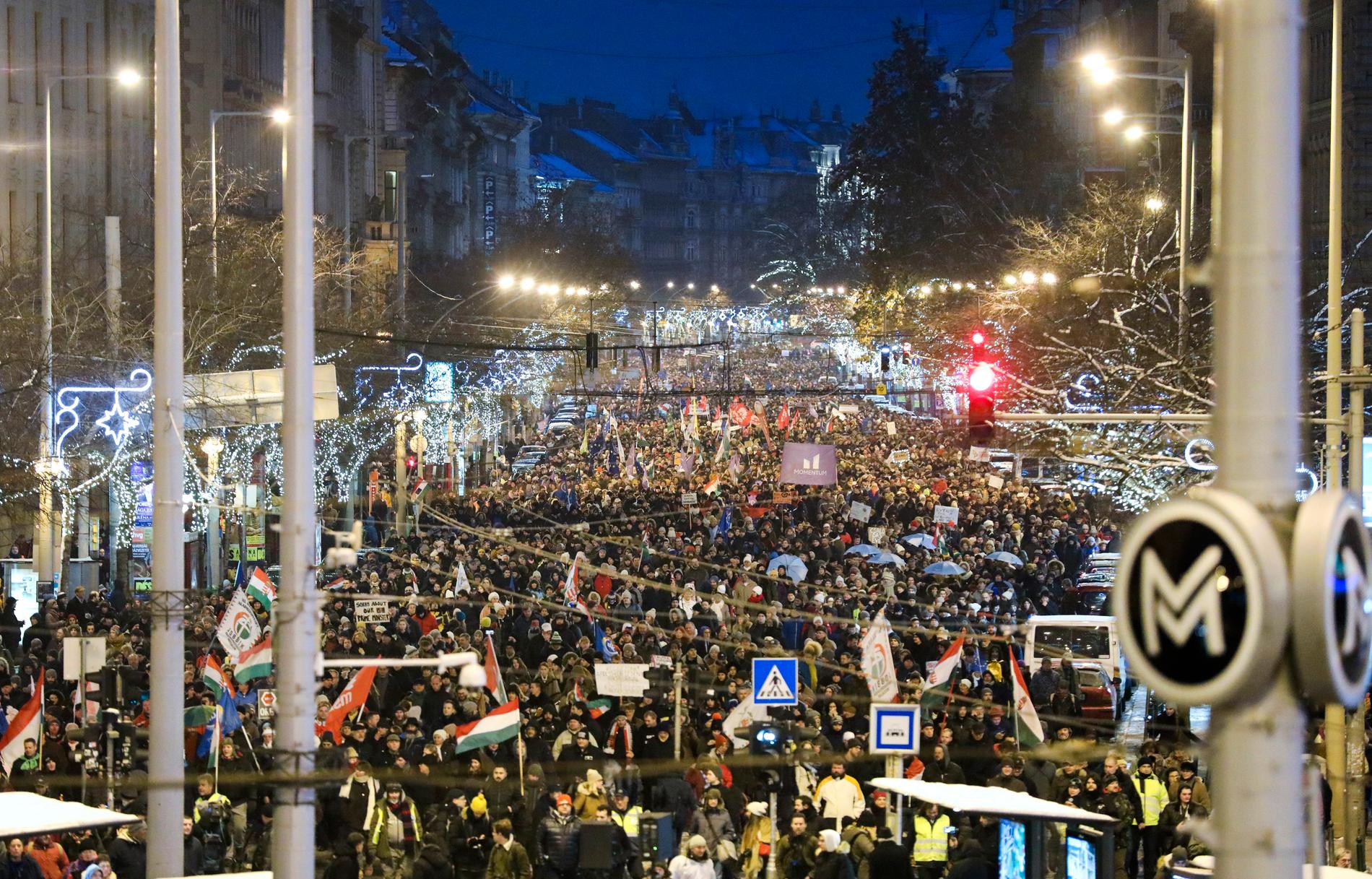 Stora demonstrationer i Budapest under söndagen.