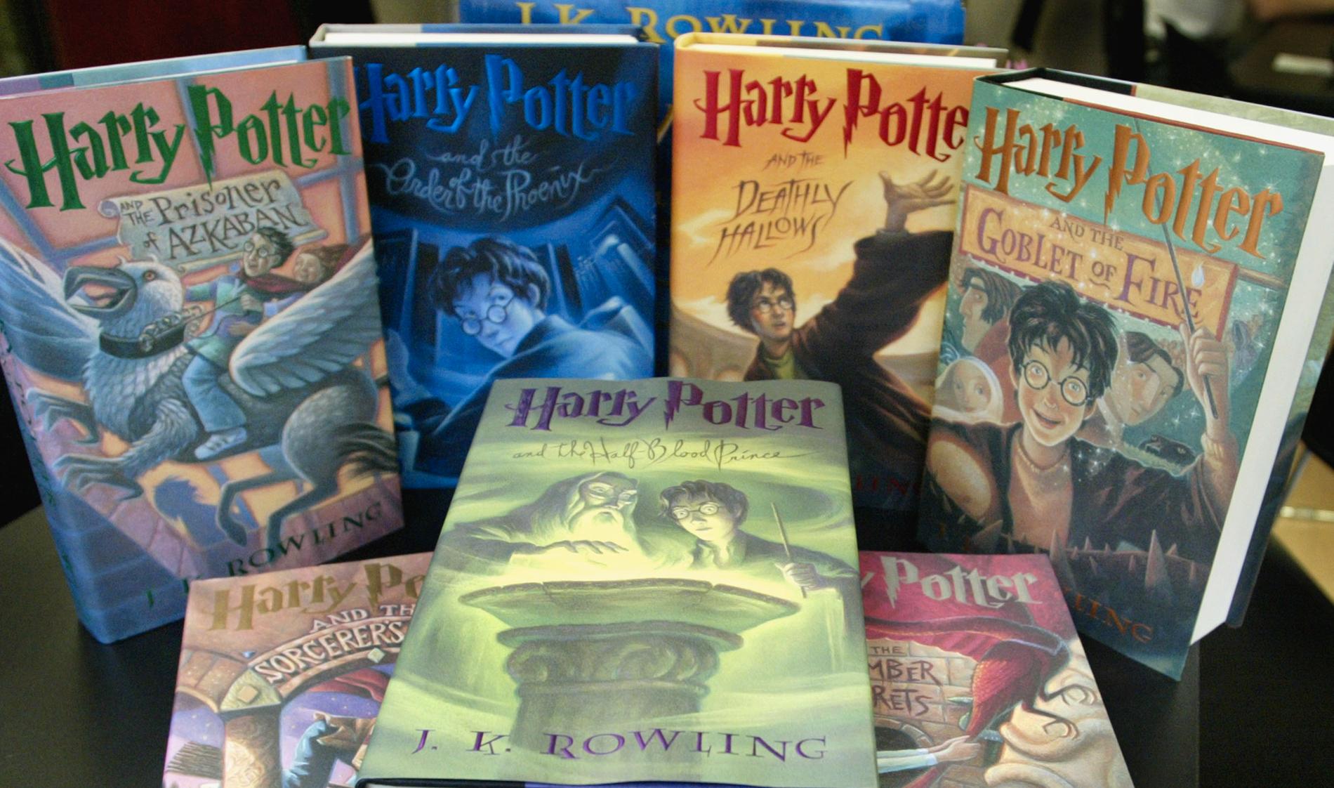 Harry Potter-böckerna har sålts i sammanlagt 450 miljoner böcker.