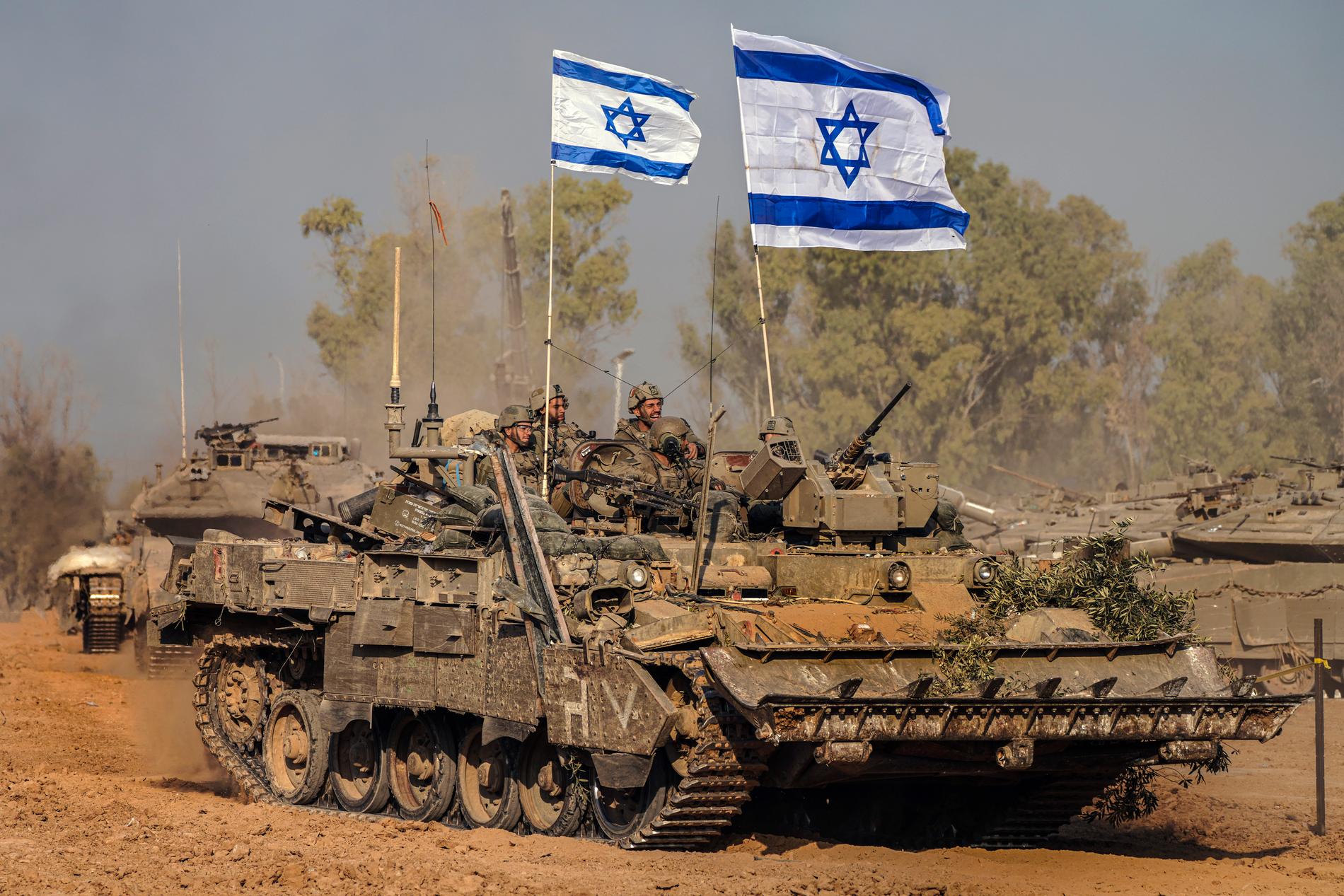 Israeliska soldater vid Gazaremsan. 