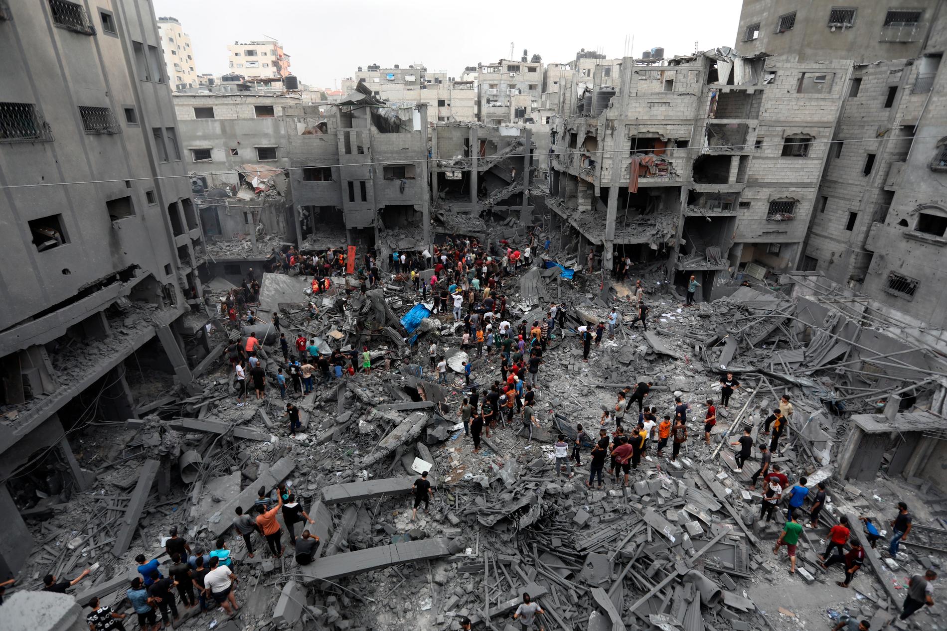 Stora delar av Gaza city ligger i ruiner efter de israeliska flyganfallen. 