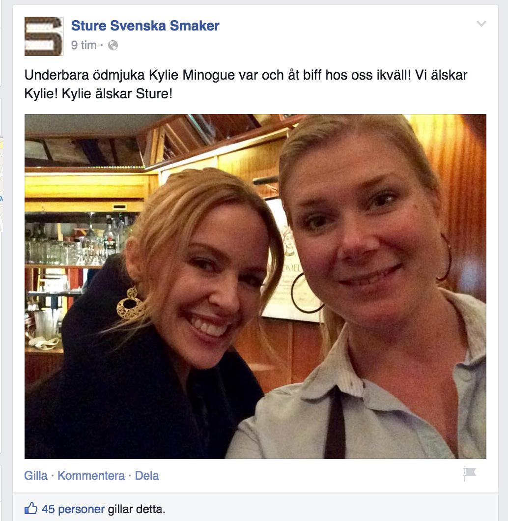 Kylie poserade med personalen på restaurang Sture i Malmö.