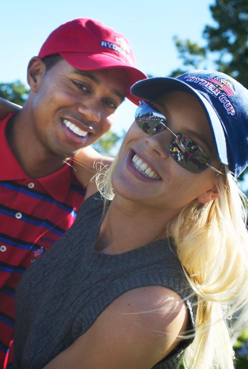 Tiger och Elin träffades när hon var barnflicka åt golfspelare Jesper Parnevik, 49. De gifte sig den 5 oktober 2004.