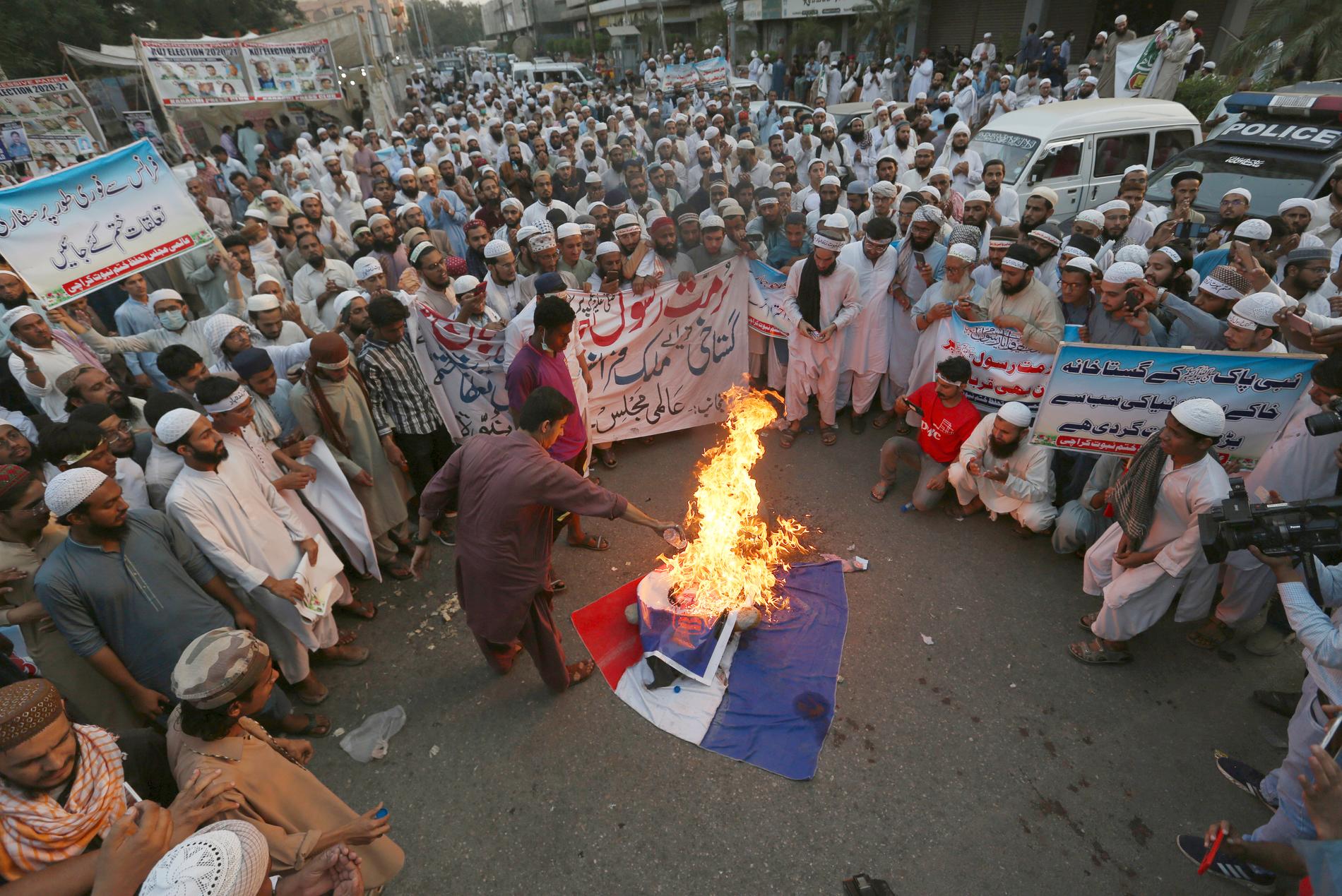 Protester mot Frankrike i Pakistan.