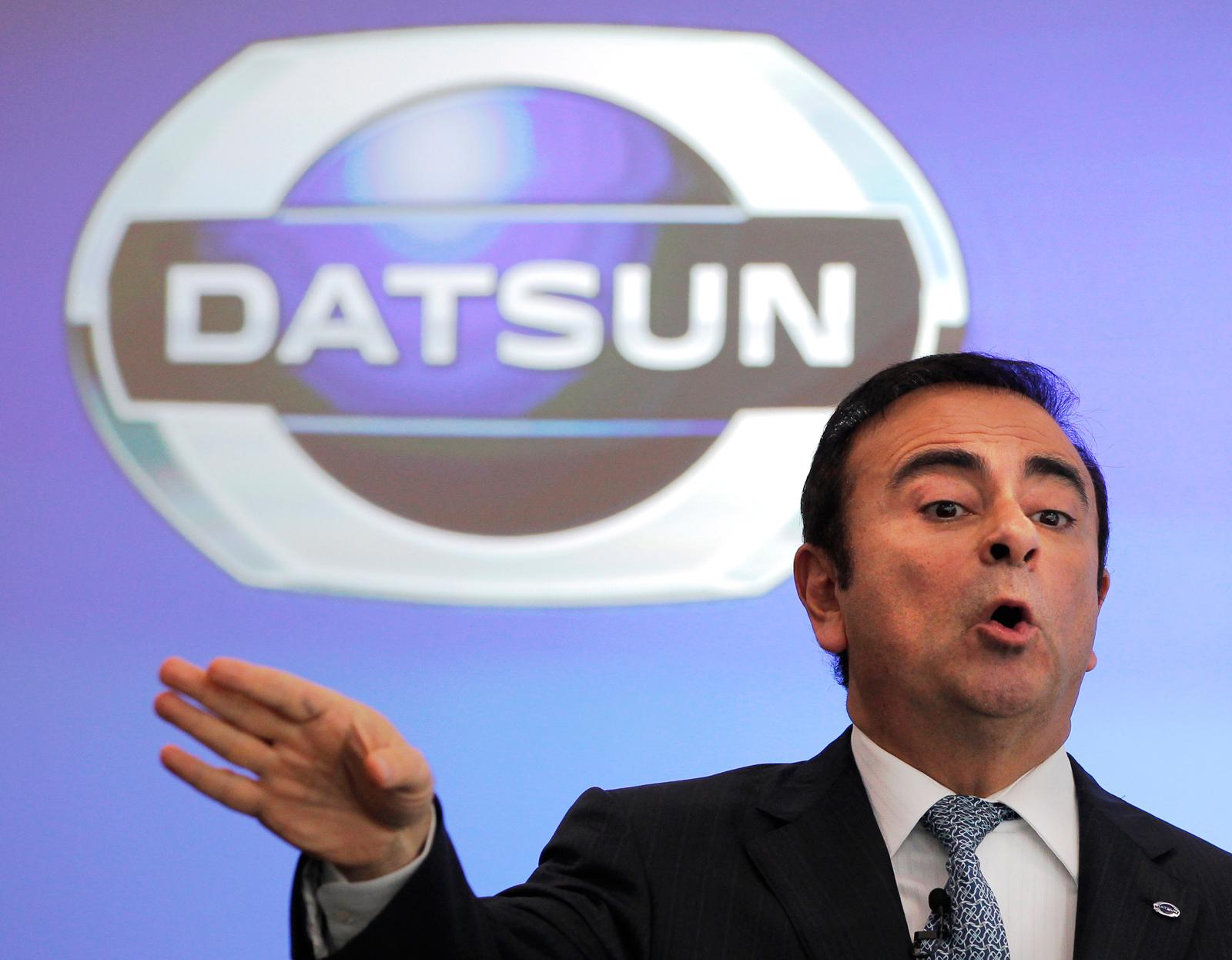 Renault-Nissans vd Carlos Ghosn presenterar det nygamla märket och den uppdaterade logotypen.