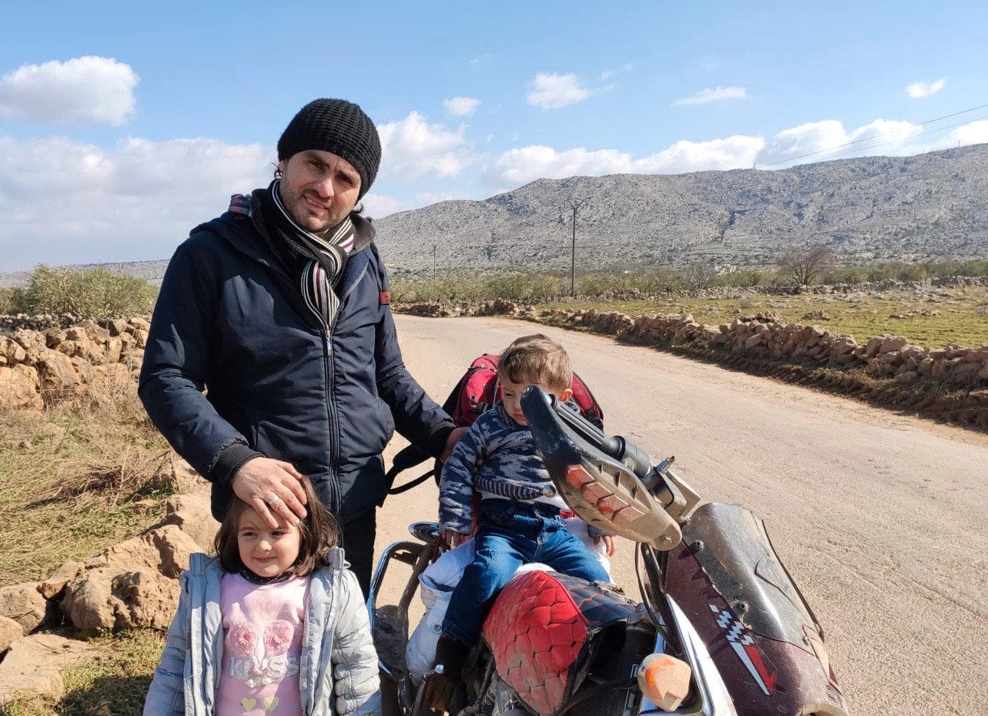 Abdulkafi Alhamdo har gett sig av med sin fru, sin motorcykel och barnen Lamar och Mohammed.