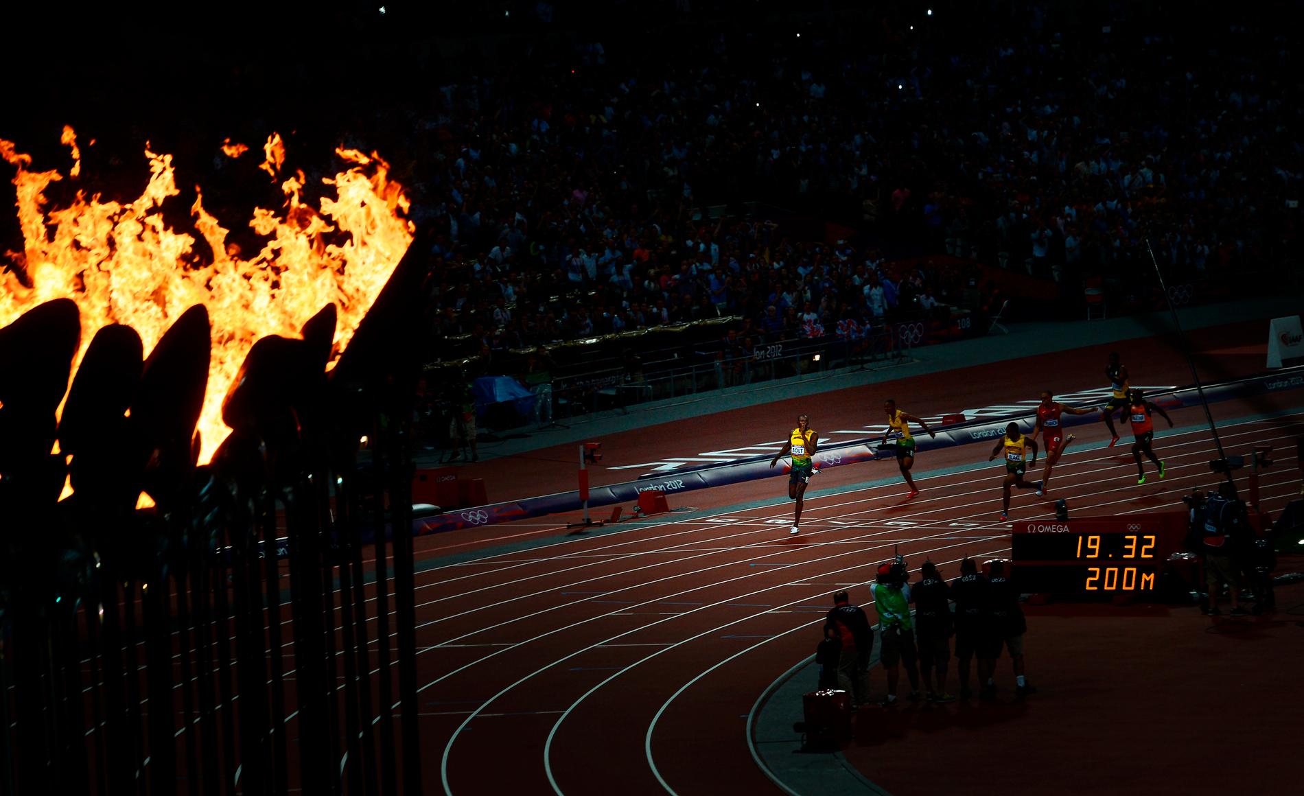 Usain Bolt vinner OS-finalen över 200 meter i London 2012.