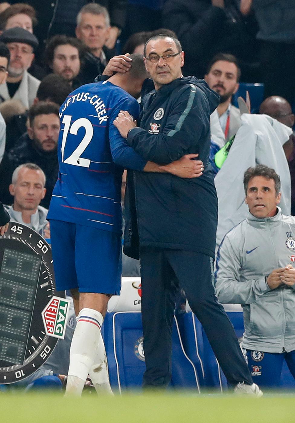 Chelseas manager Maurizio Sarri med Ruben Loftus-Cheek.