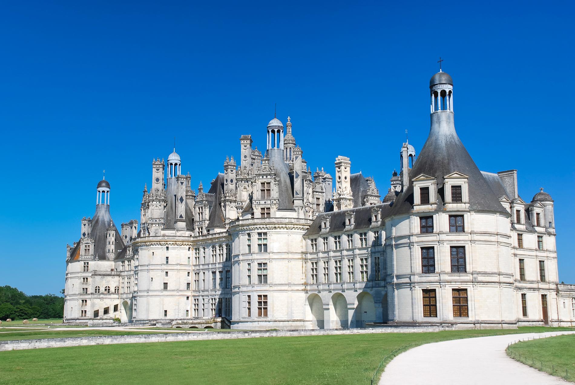 Chateau de Chambord, Frankrike. Åka hit: Flyg till Paris. Tåg 1,5 timme till Blois som ligger 16 km från slottet.