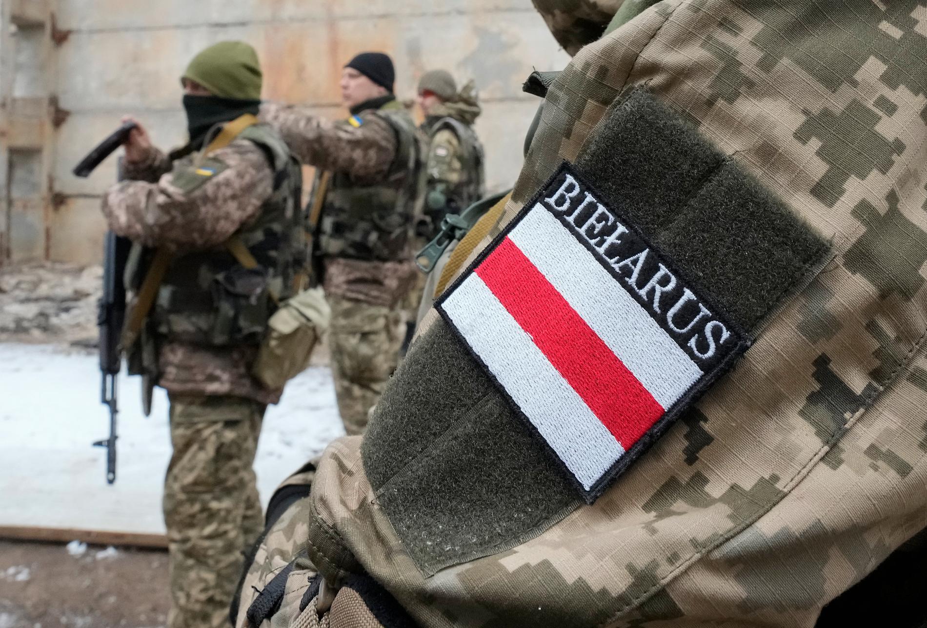 Belarusiska frivilliga har stöttat den ukrainska militären efter Rysslands invasion. Arkivbild.