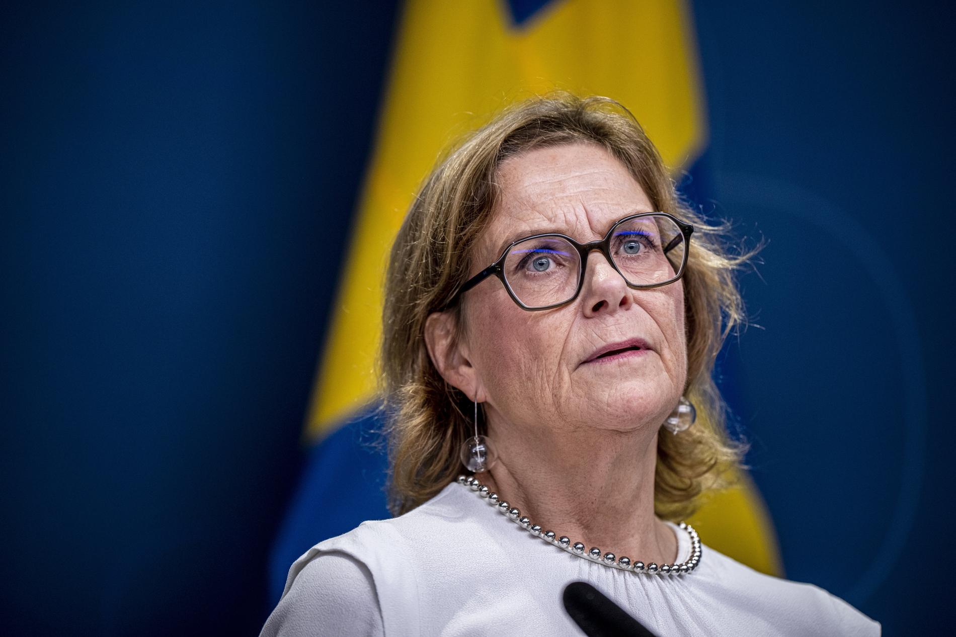 Generaldirektören Lotta Medelius-Bredhe ångrar beslutet att inte köpa kraftreserv. 