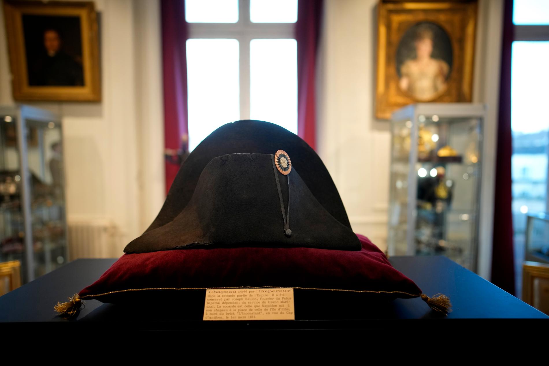 I dag finns bara 16 av Napoleons hattar bevarade. 