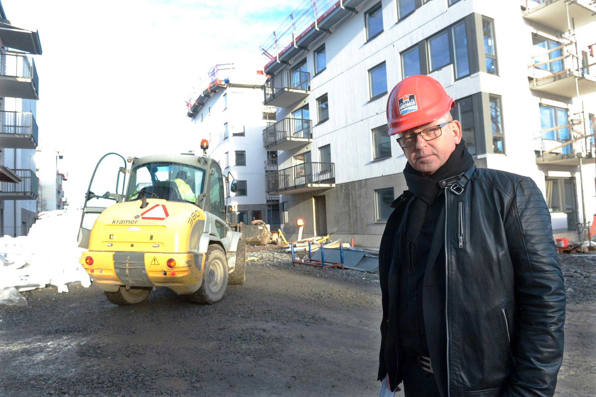 Byggnads ordförande Johan Lindholm vill ha hårdare krav vid uppförande av byggnadsställningar. Arkivbild.