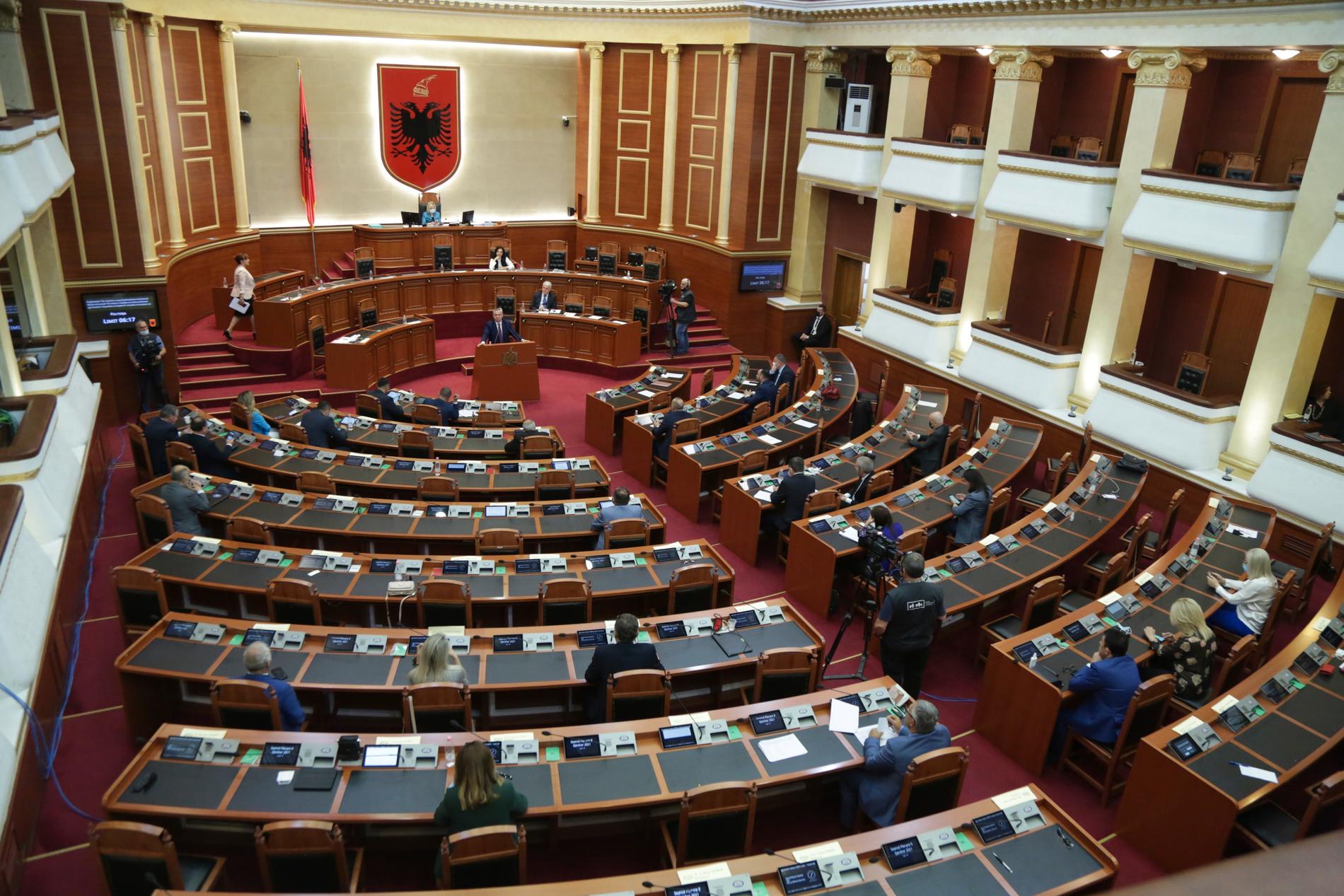 Albaniens parlament i Tirana. Arkivbild.