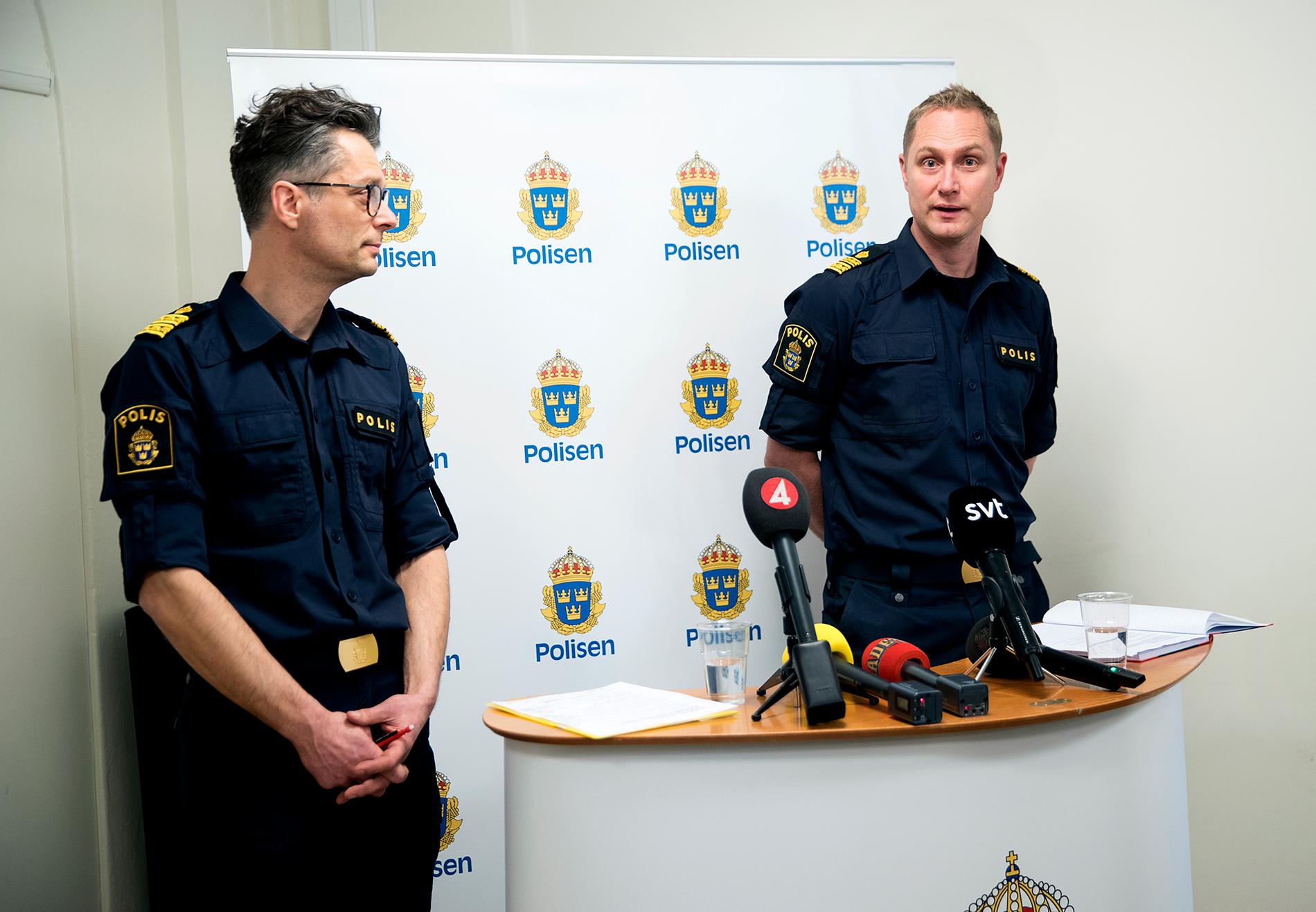 Presskonferens med polisen angående upploppet i Rinkeby. Kommenderingschef Jan Evensson och Polisområdeschefen i Rinkeby, Niklas Andersson.