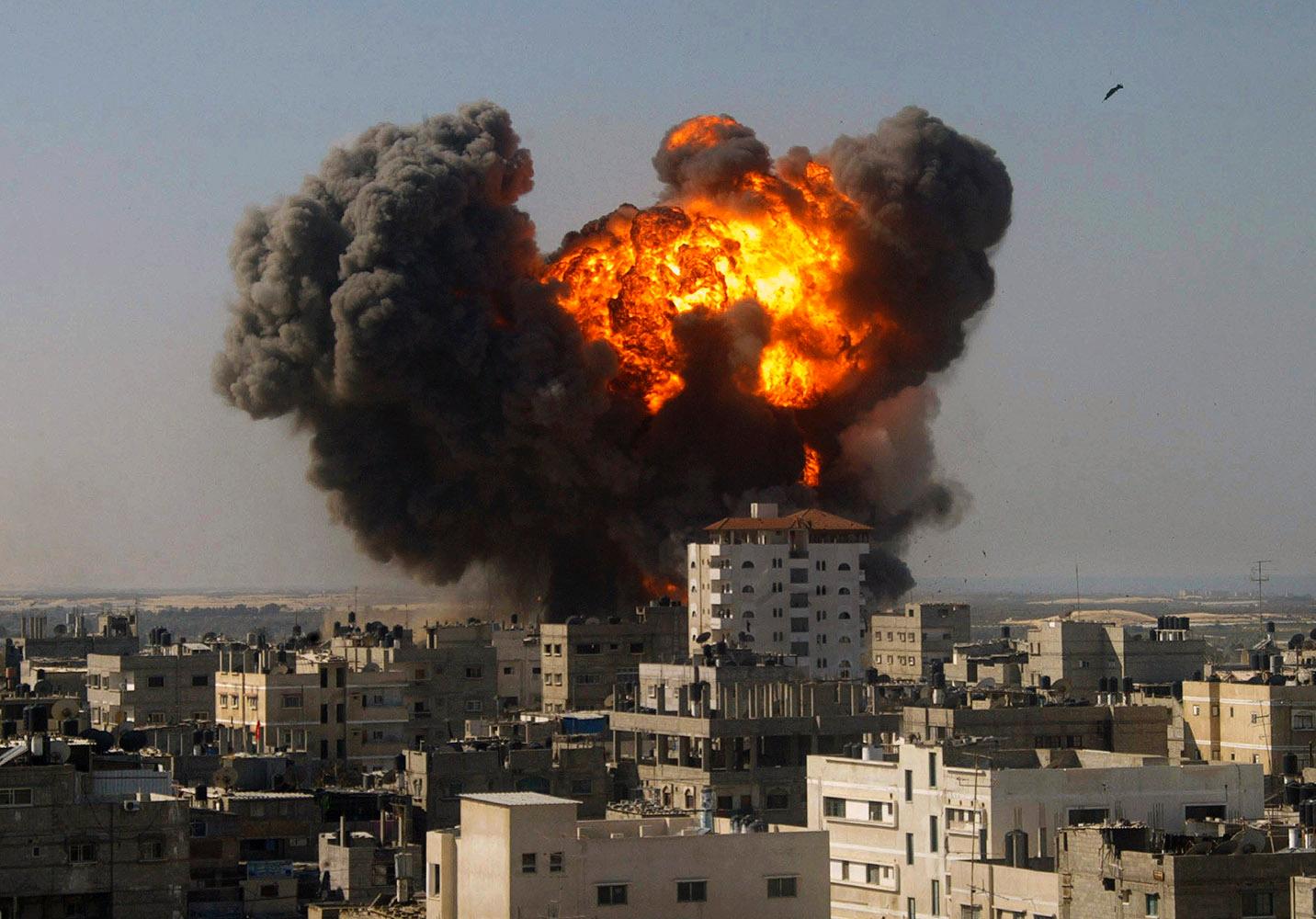 Explosion efter israeliska flygbomber i Gaza i januari 2009.