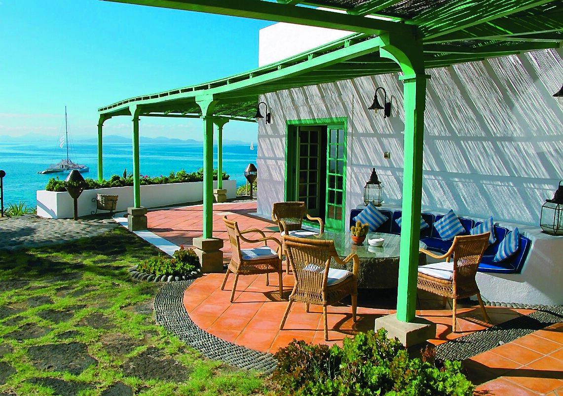 Det lilla hotellet Casa del Embajador i Playa Blanca har en hänförande utsikt över Atlanten och byggt i traditionell Lanzarotestil.