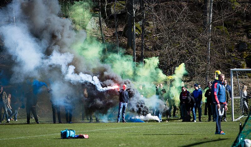2-300 fans var på plats på Blåvitts sista träning.