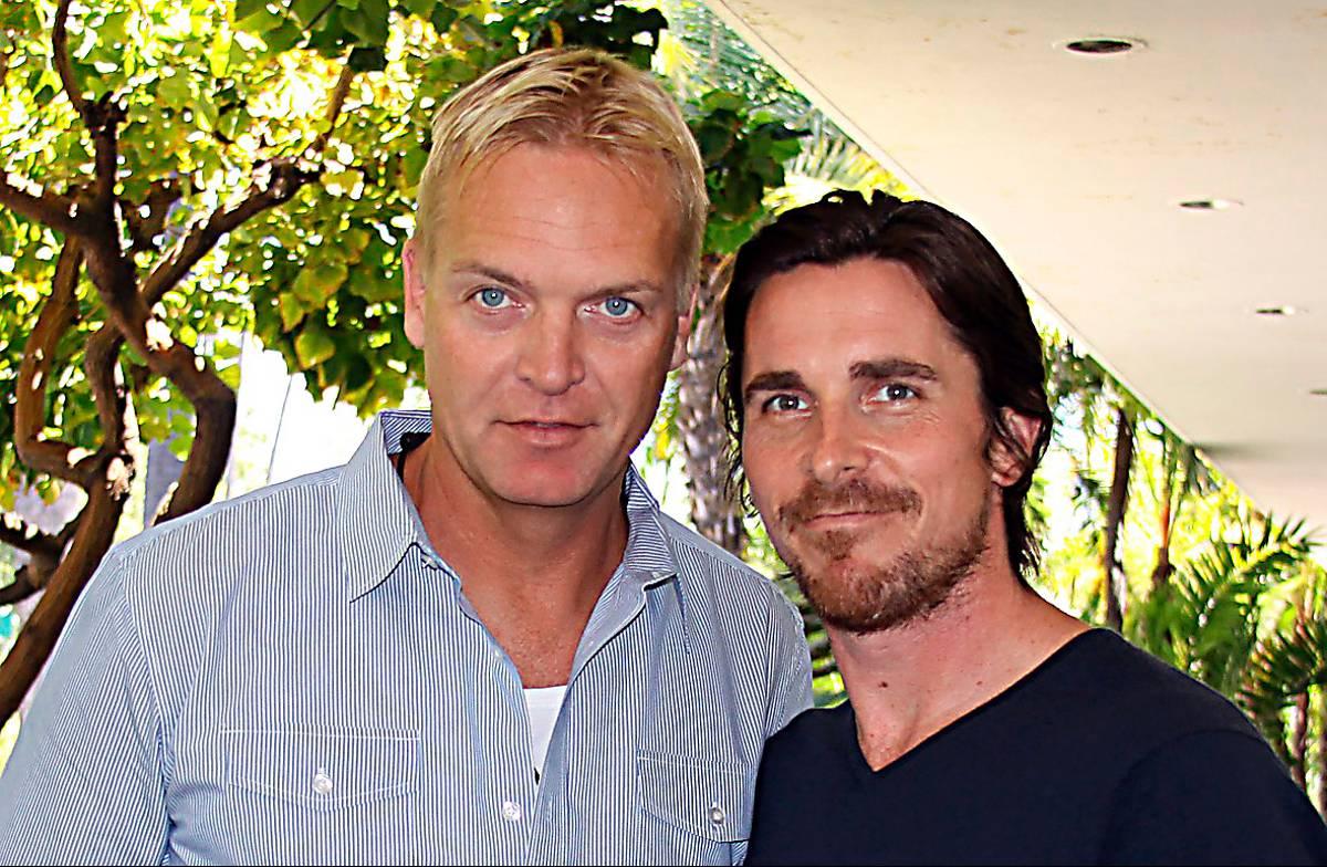 Aftonbladets reporter Magnus Sundholm och Christian Bale.