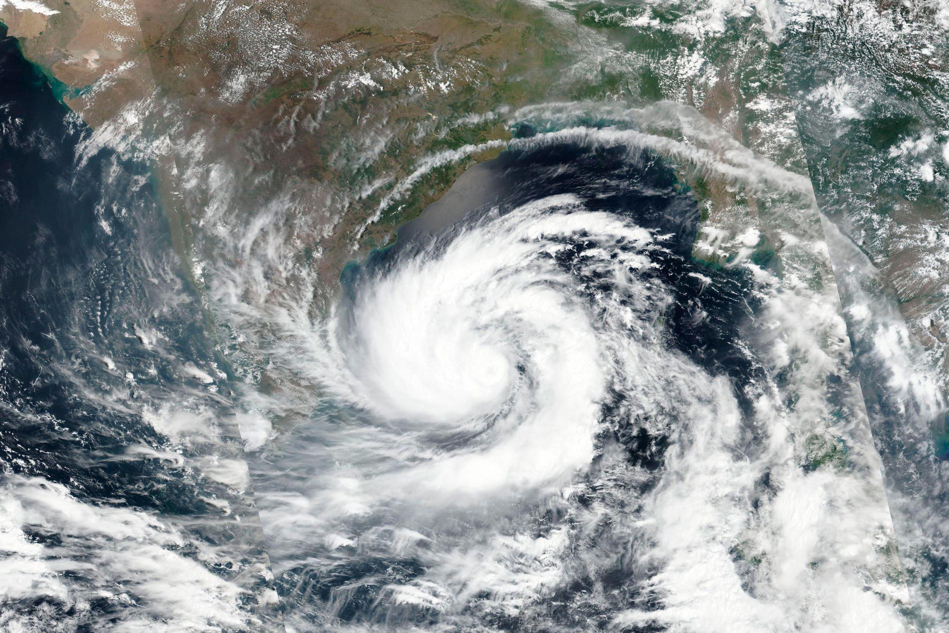 Cyklonen Amphan som drog in över Bengaliska viken i våras.