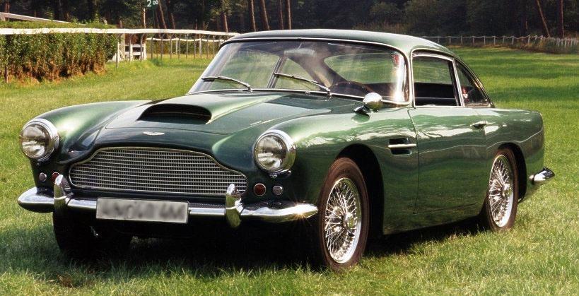 Så här ska bilen se ut när den är klar. Aston Martin DB4 tillverkades i 1 200 exemplar och är föregångaren till den klassiska Bond-bilen DB5, bland annat känd från filmen Goldfinger.