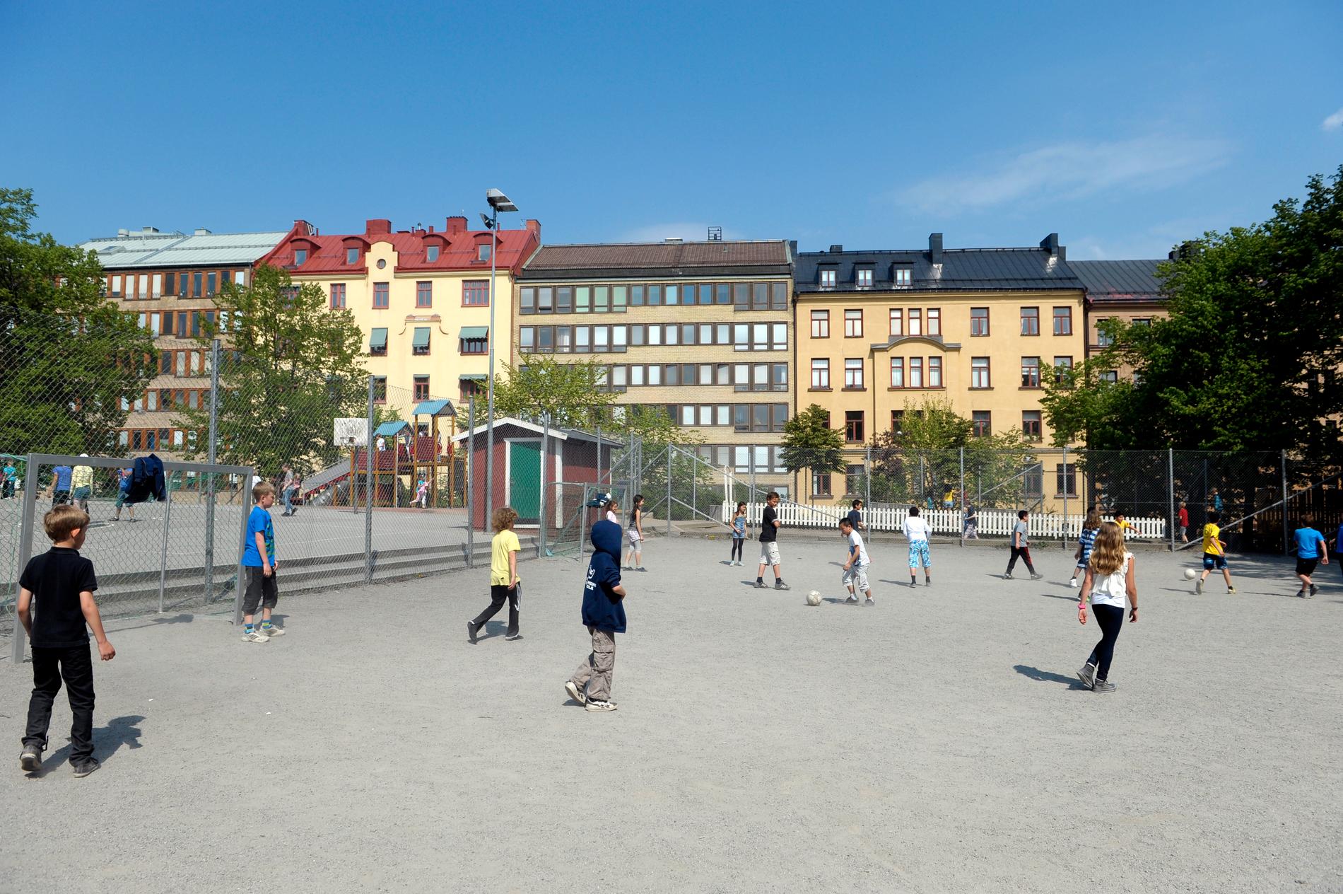 I Västra Götaland ska skolorna kunna dela ut material till ett enkelt gurgelprov till eleverna, ifall smittspårning för covid-19 behöver göras. Arkivbild.