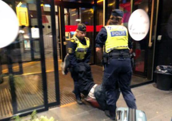 Turisterna avvisades från ett hostel i Stockholm