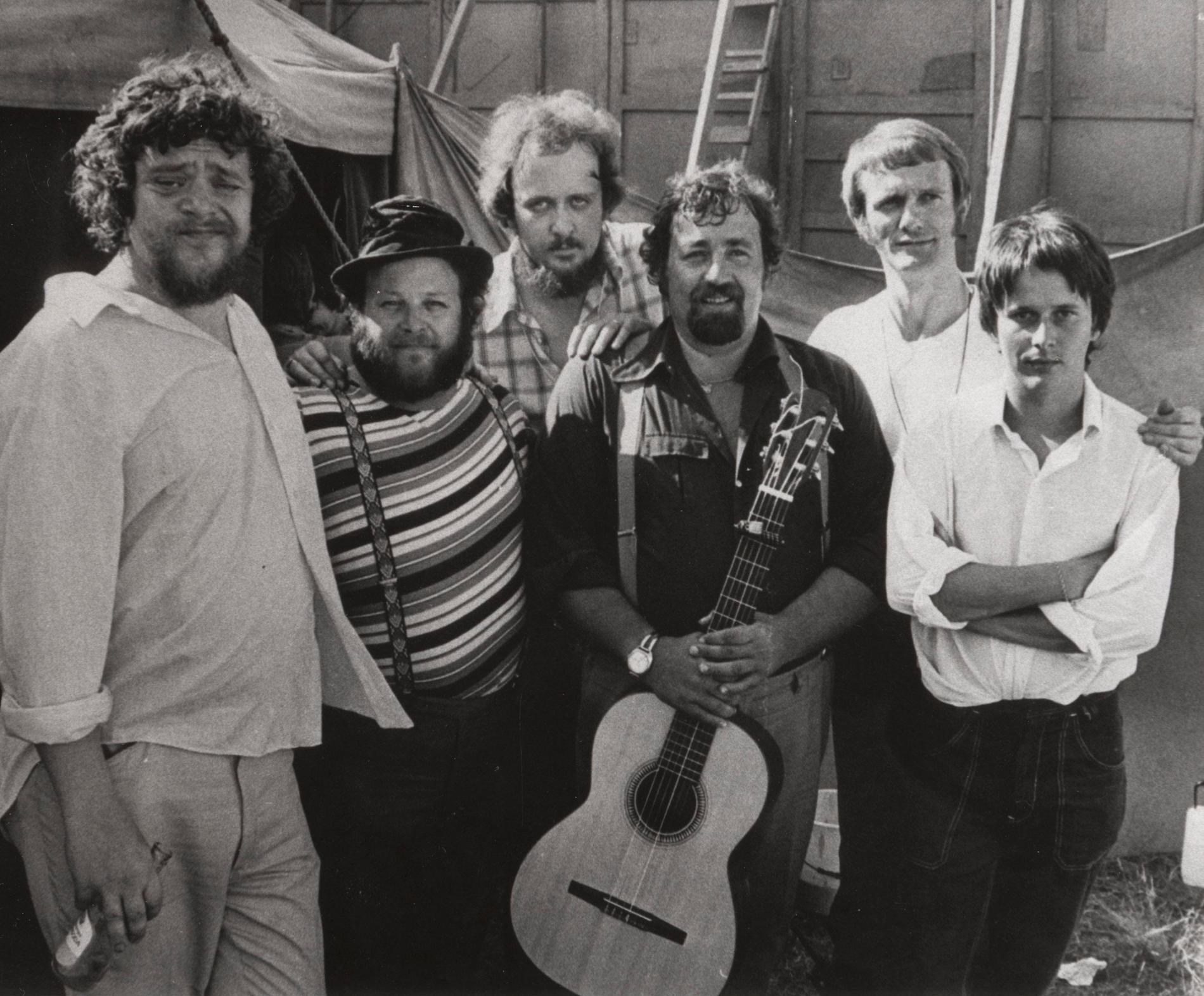 Fred Åkerström, Sid Jansson, Ewert Ljusberg, Cornelis Vreeswijk, Torgny Björk och Bernt Staaf i Kivik 1972.