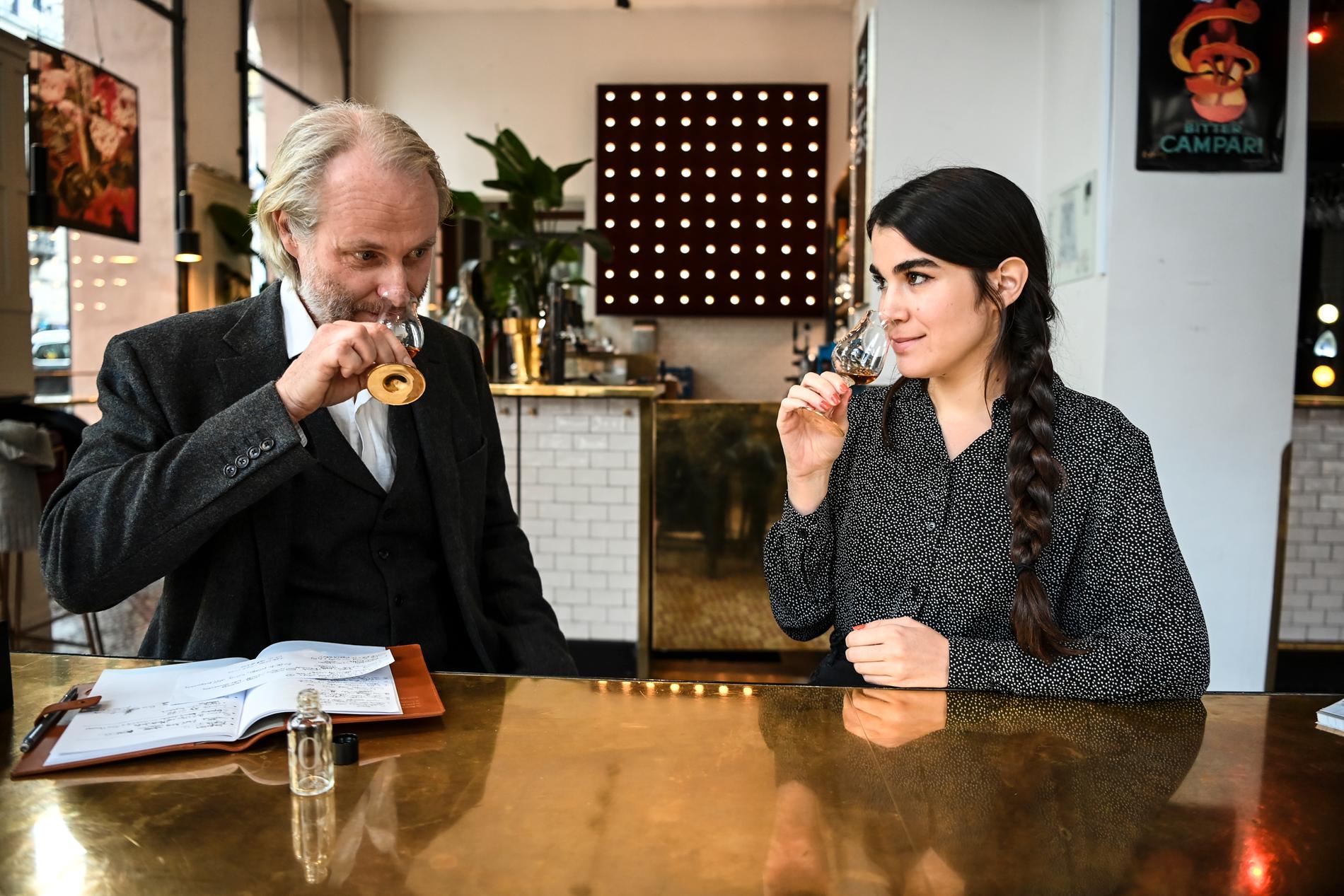 Whiskyexperten Henrik Aflodal och Aftonbladets Elisa Amorelli testar Systembolagets dyraste whisky som kostar 895 000 kronor. 