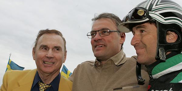 Bo William Takter, Petri Puro och Johnny Takter – efter segern i Derbyt 2007 med Commander Crowe. 
