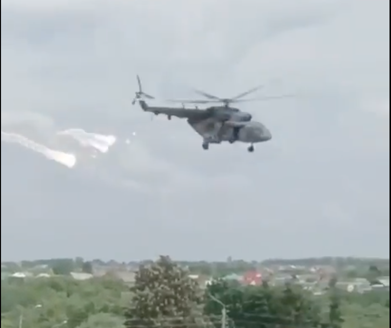 Ryska helikoptrar i närheten av gränsstaden.
