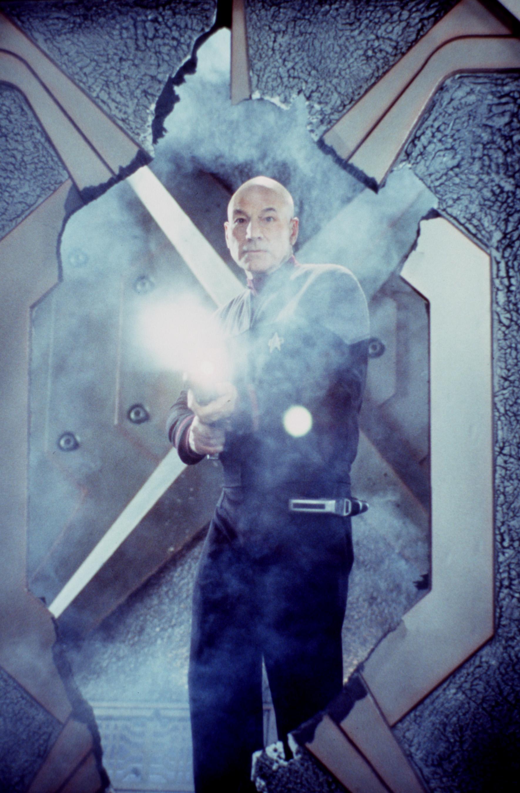 Patrick Stewart som kapten Jean-Luc Picard i "Star trek: Nemisis" från 2002. Pressbild.