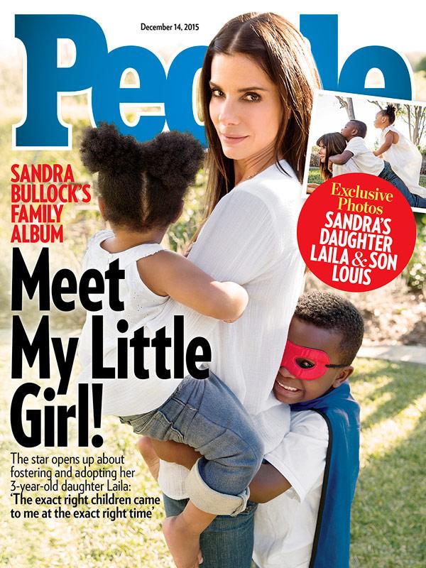 Sandra Bullock med sina två barn på omslaget till People.
