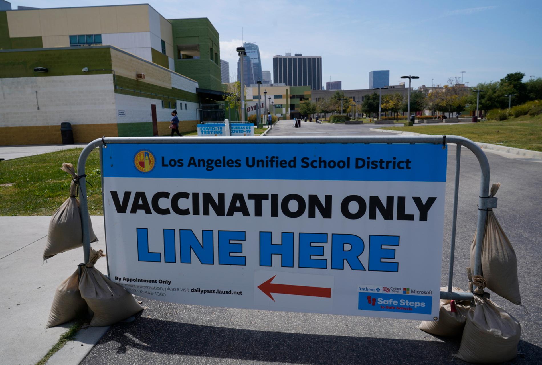 Redo för vaccination i Los Angeles den 15 april.
