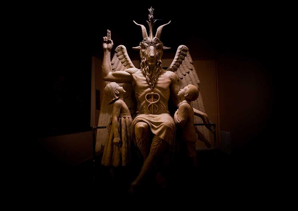 Gudagestalten Baphomet hyllas av satanister.